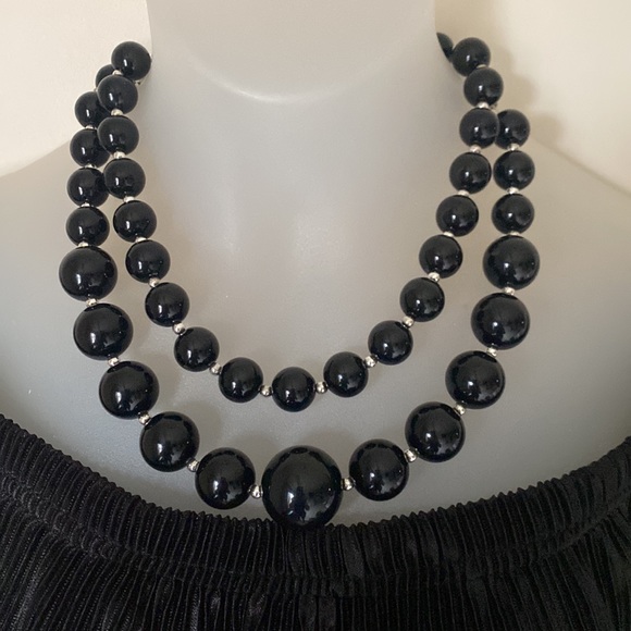 Women’s top size medium and necklace. #5 - Picture 5 of 8